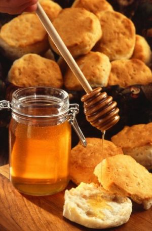 Honey is eaten with various foods on Rosh Hashanah. Photo courtesy of Pixnio